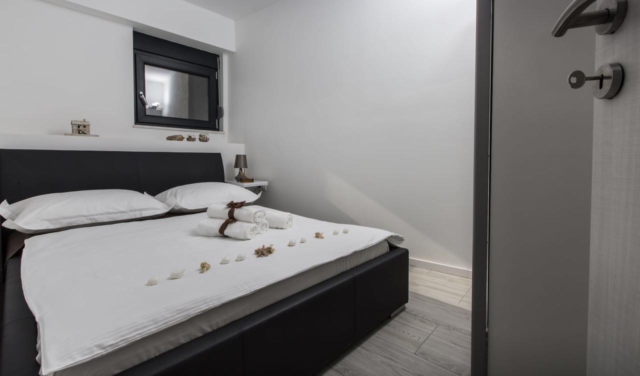Villa Regina With Heated Pool And Sea View Marina  Exterior foto